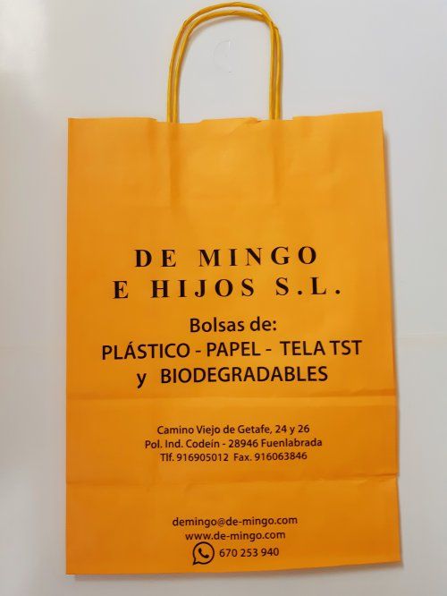 Bolsas de papel de todos los formatos, Asa rizada, asa plana. Desde formatos básicos, hasta bolsas calidad lujo.
No dude en ponerse en contacto con nosotros para hacernos saber su necesidad y le daremos una solución satisfactoria.
Personalización desde 400 unidades.